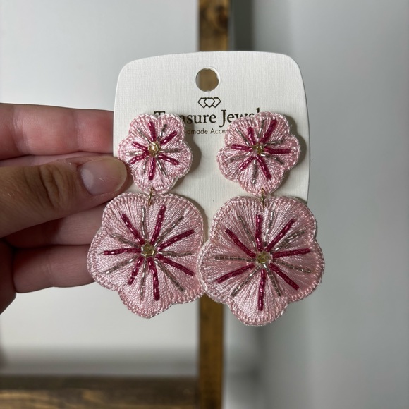Treasure Jewels Pink Floral Embroidered Beaded Earrings - Picture 1 of 3